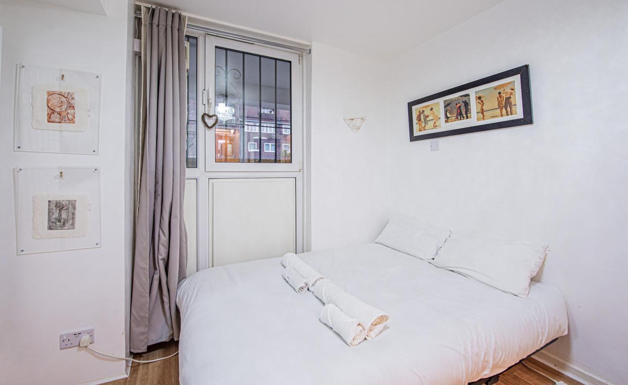 Lovely 3 Bed House With Garden * London