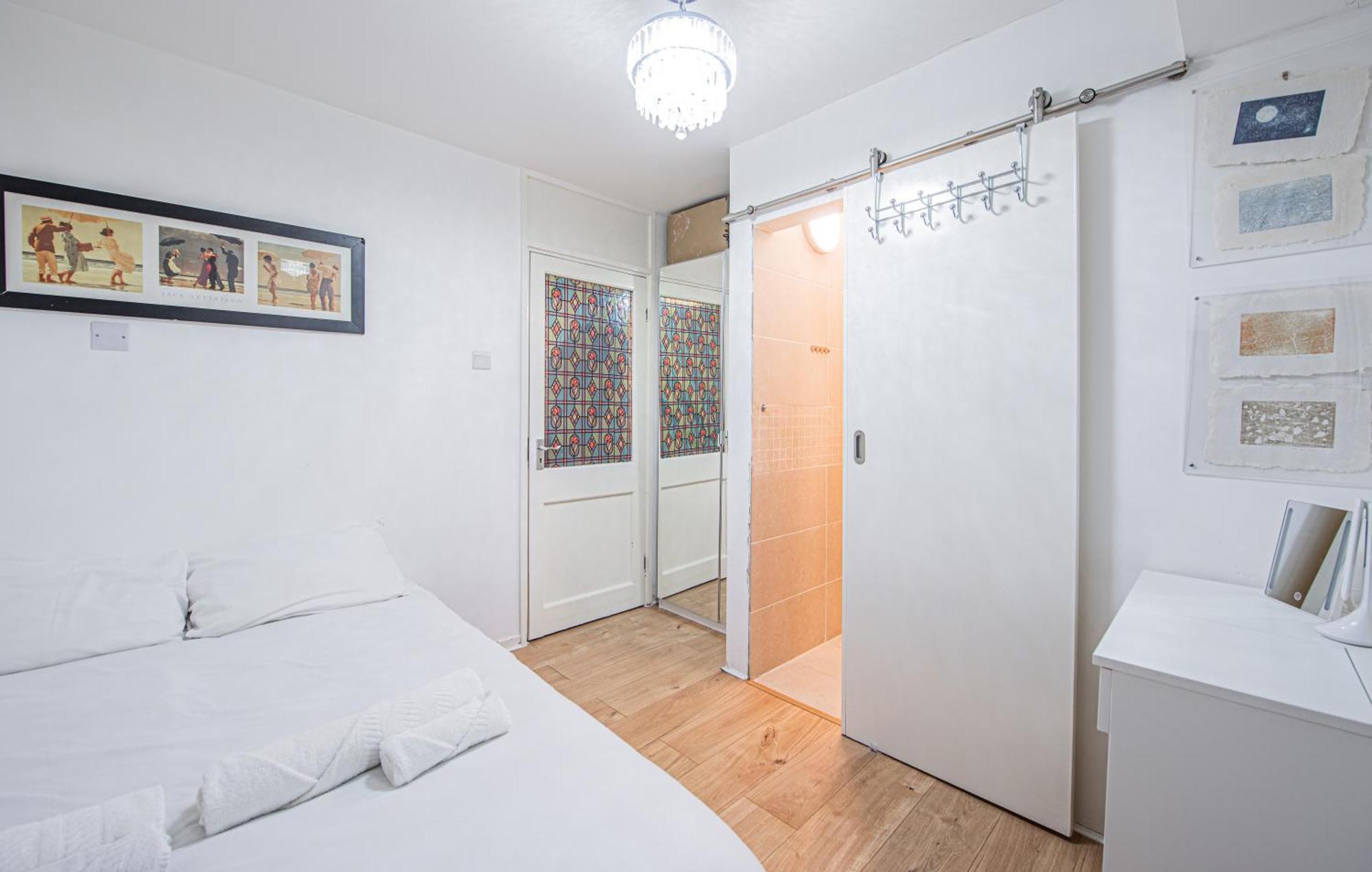 Lovely 3 Bed House With Garden Apartment