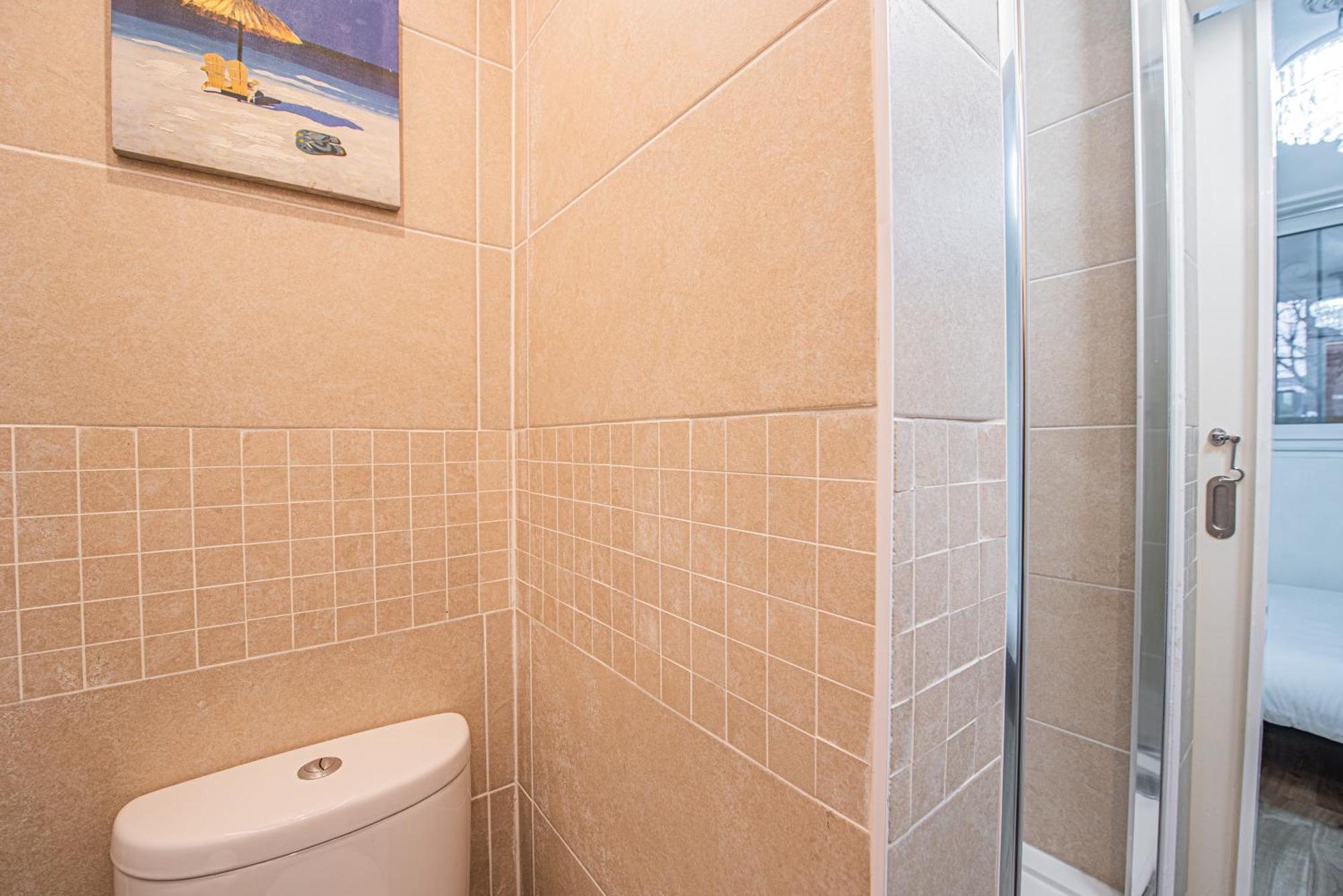 Appartamento Lovely 3 Bed House With Garden Londra