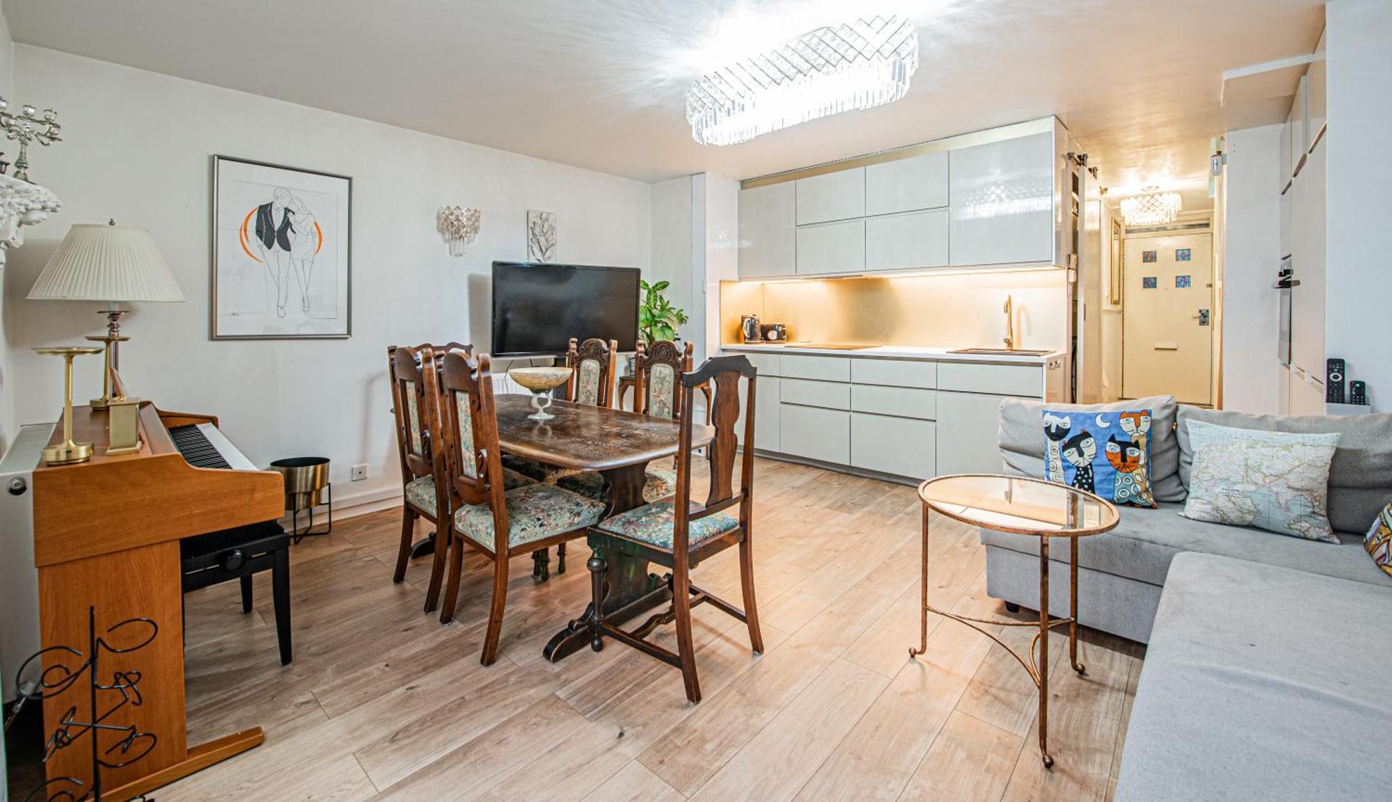 Lovely 3 Bed House With Garden Londra