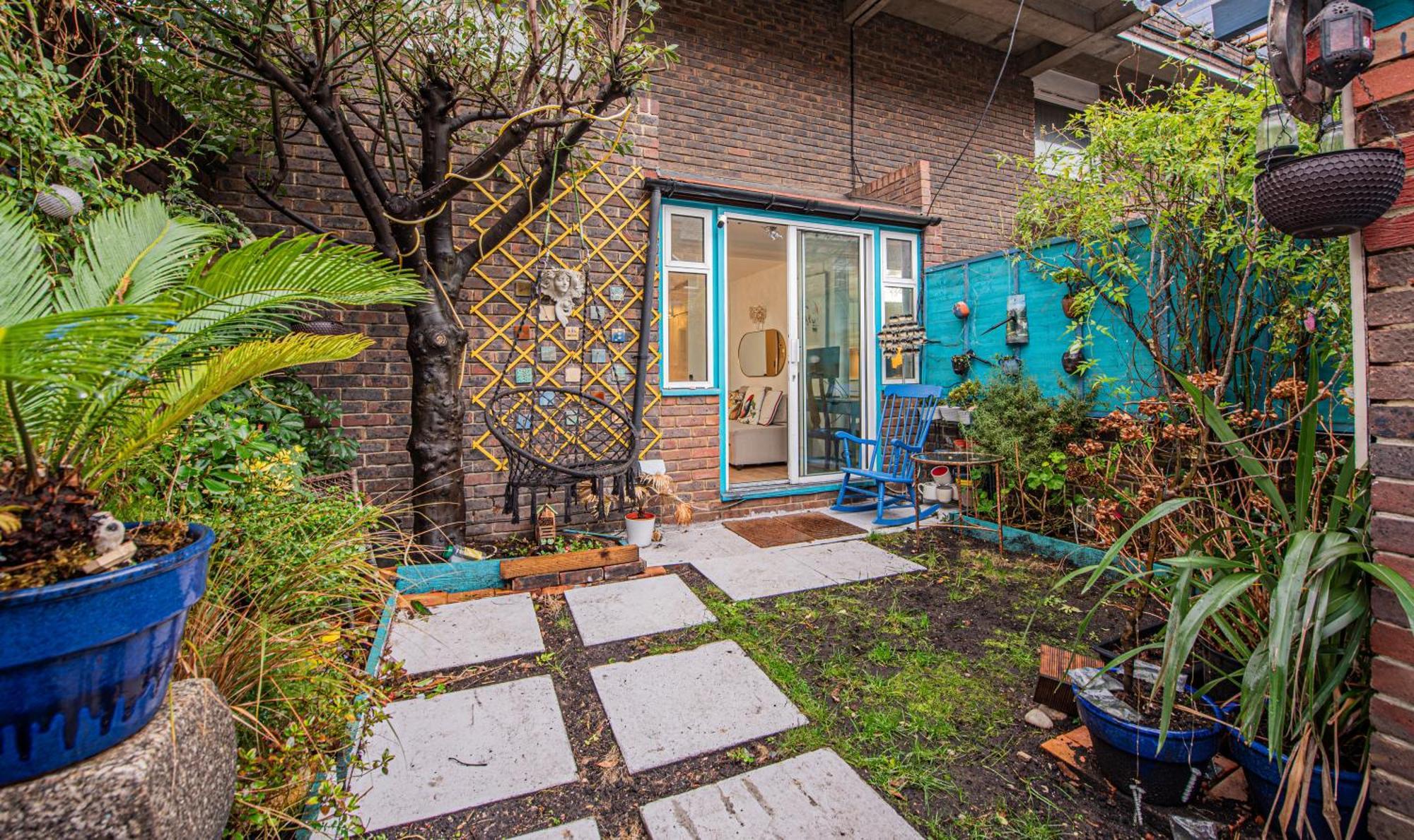 Lovely 3 Bed House With Garden Londra