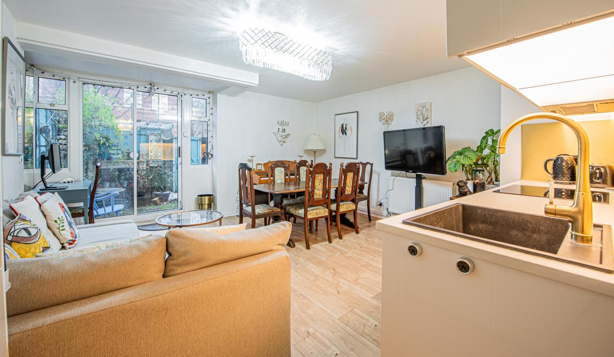 Lovely 3 Bed House With Garden Appartamento *