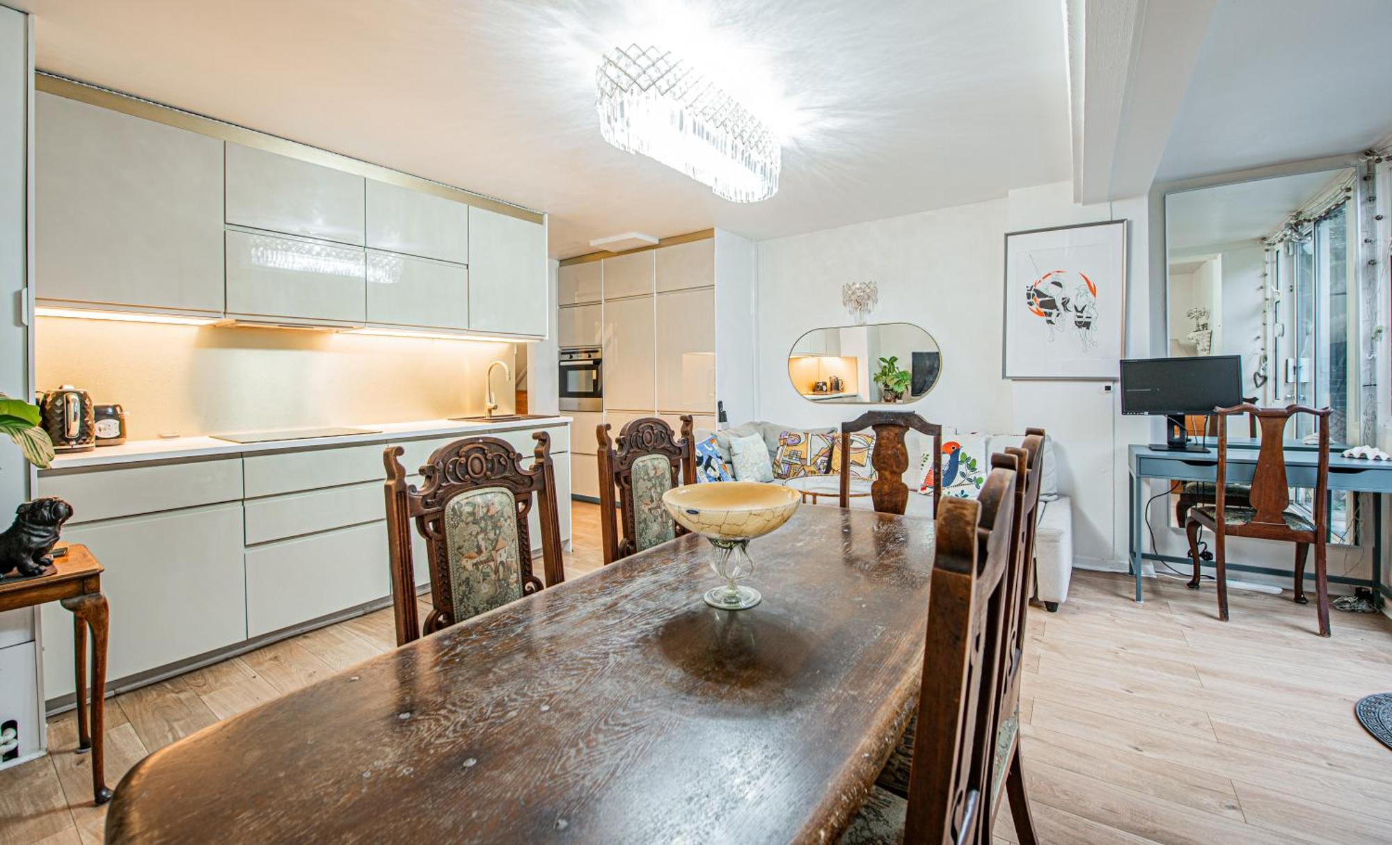 Lovely 3 Bed House With Garden Londra