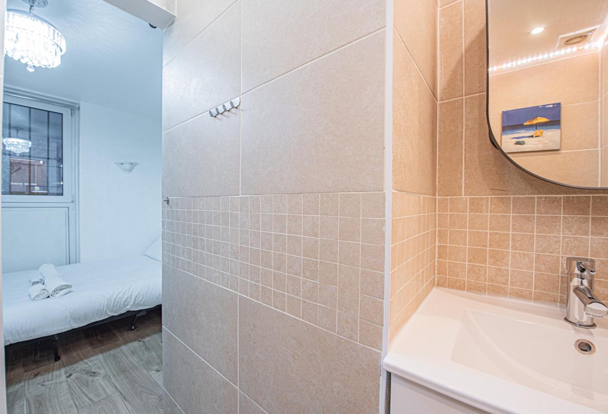 Appartamento Lovely 3 Bed House With Garden Londra