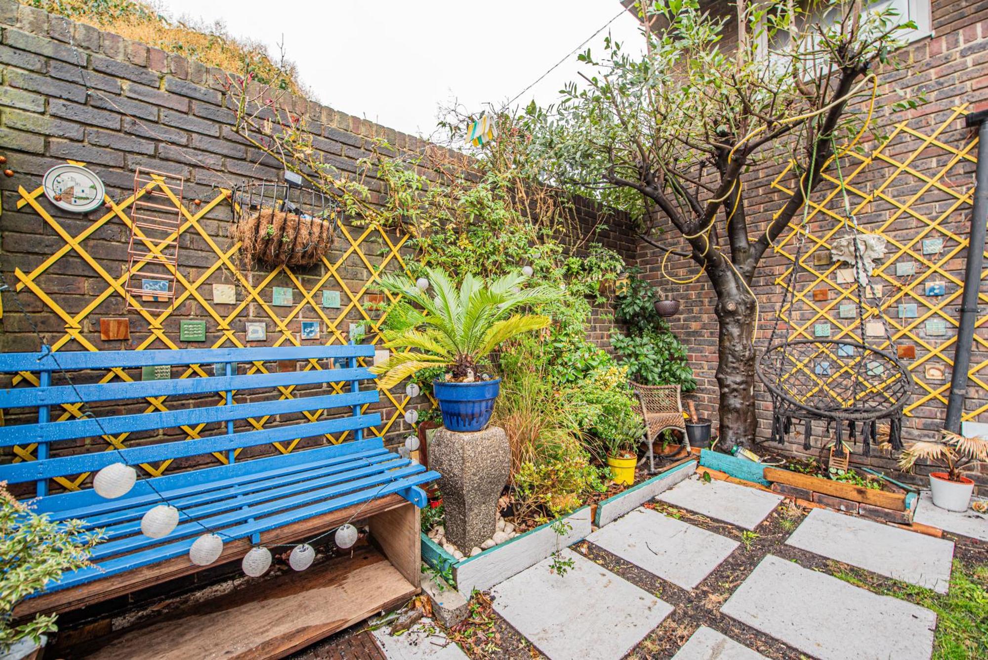 Lovely 3 Bed House With Garden Apartment